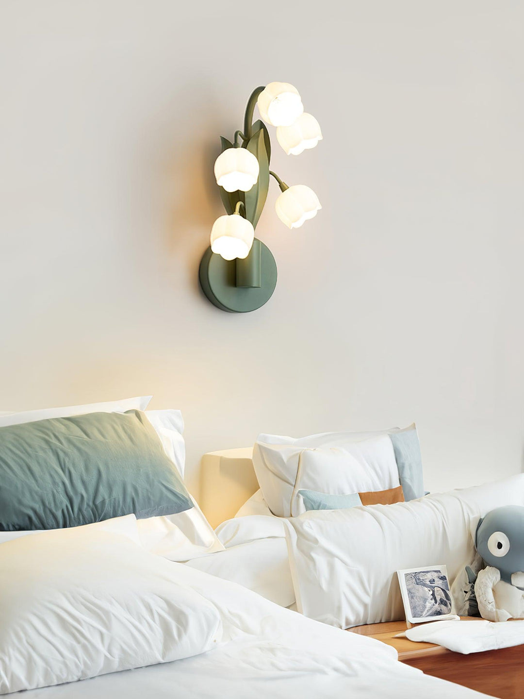 Vivid Applique Murale Élégante Fleur de Lys Blanche - Neutralighting