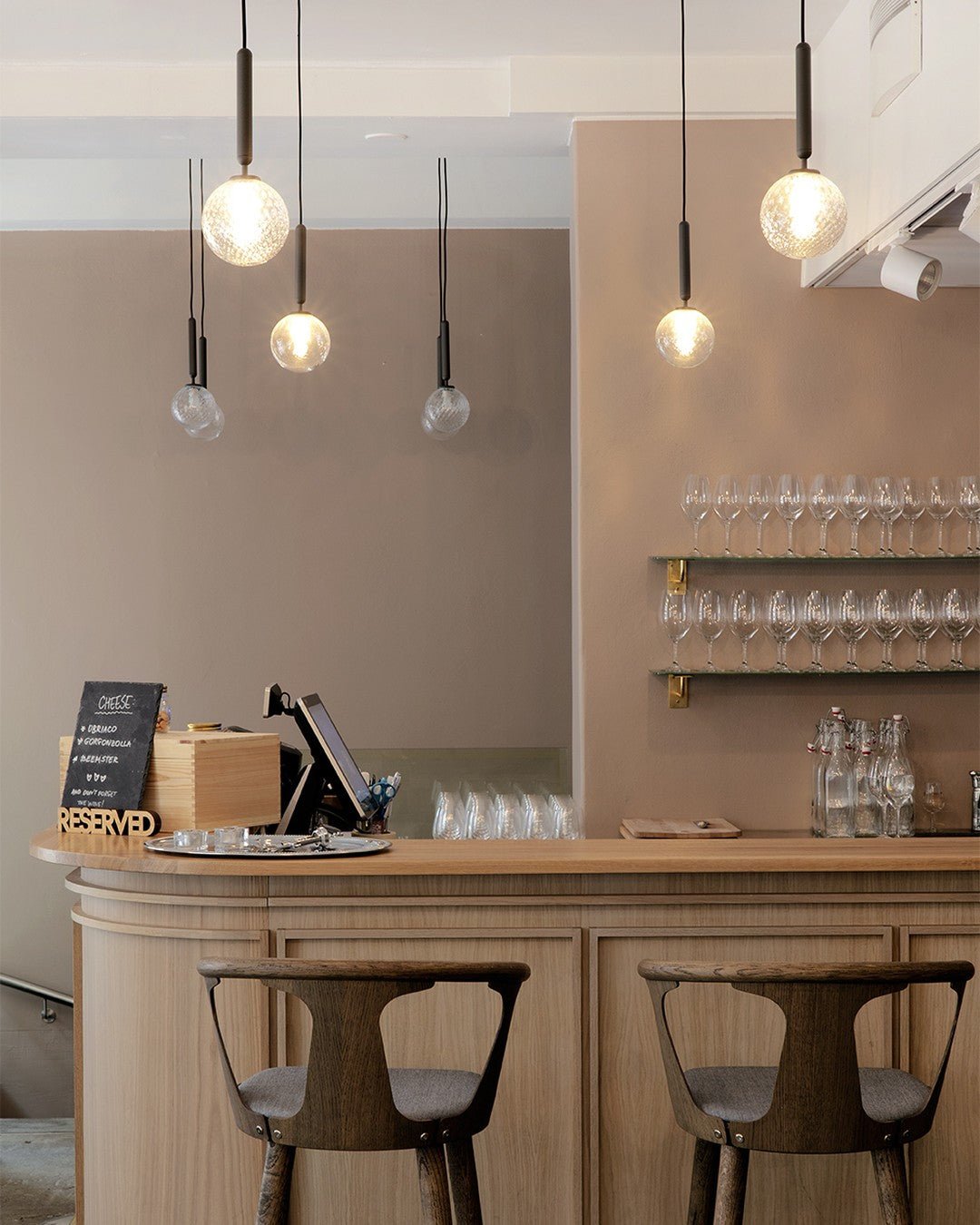 Azorila Suspension moderne minimaliste en laiton et verre - Neutralighting