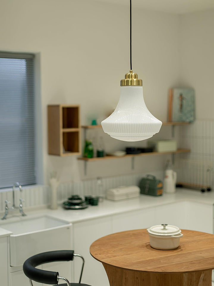 Solara Suspension en Verre Opale Canneleur Cloche Laiton Vintage - Neutralighting