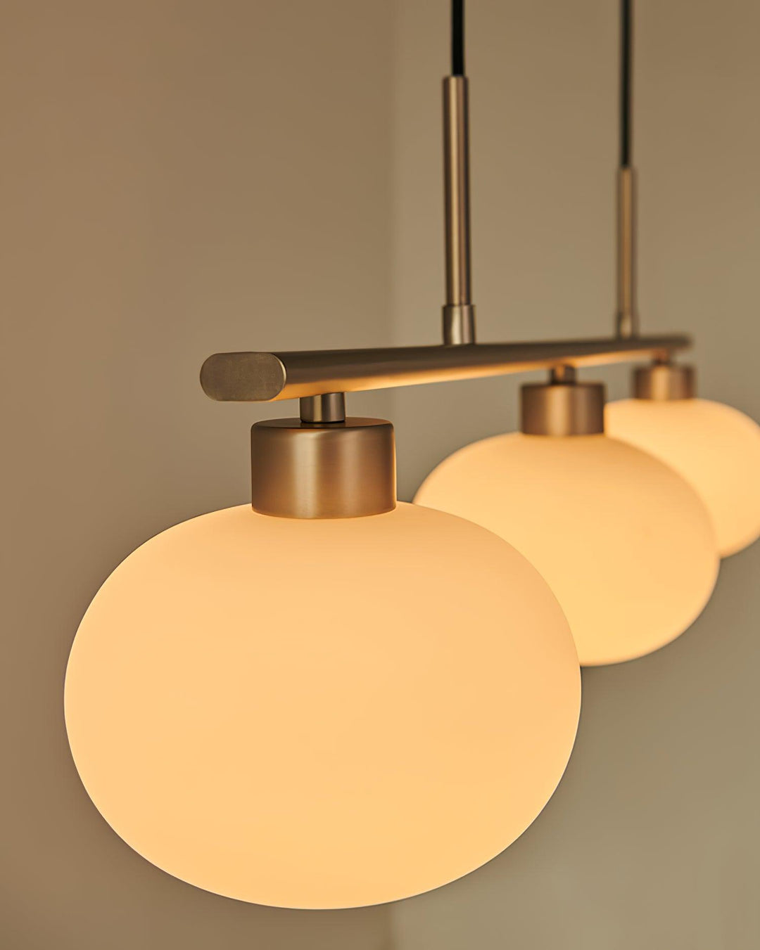 Lustra Suspension Lampe Linéaire à 3 Lumières en Forme de Globe - Neutralighting