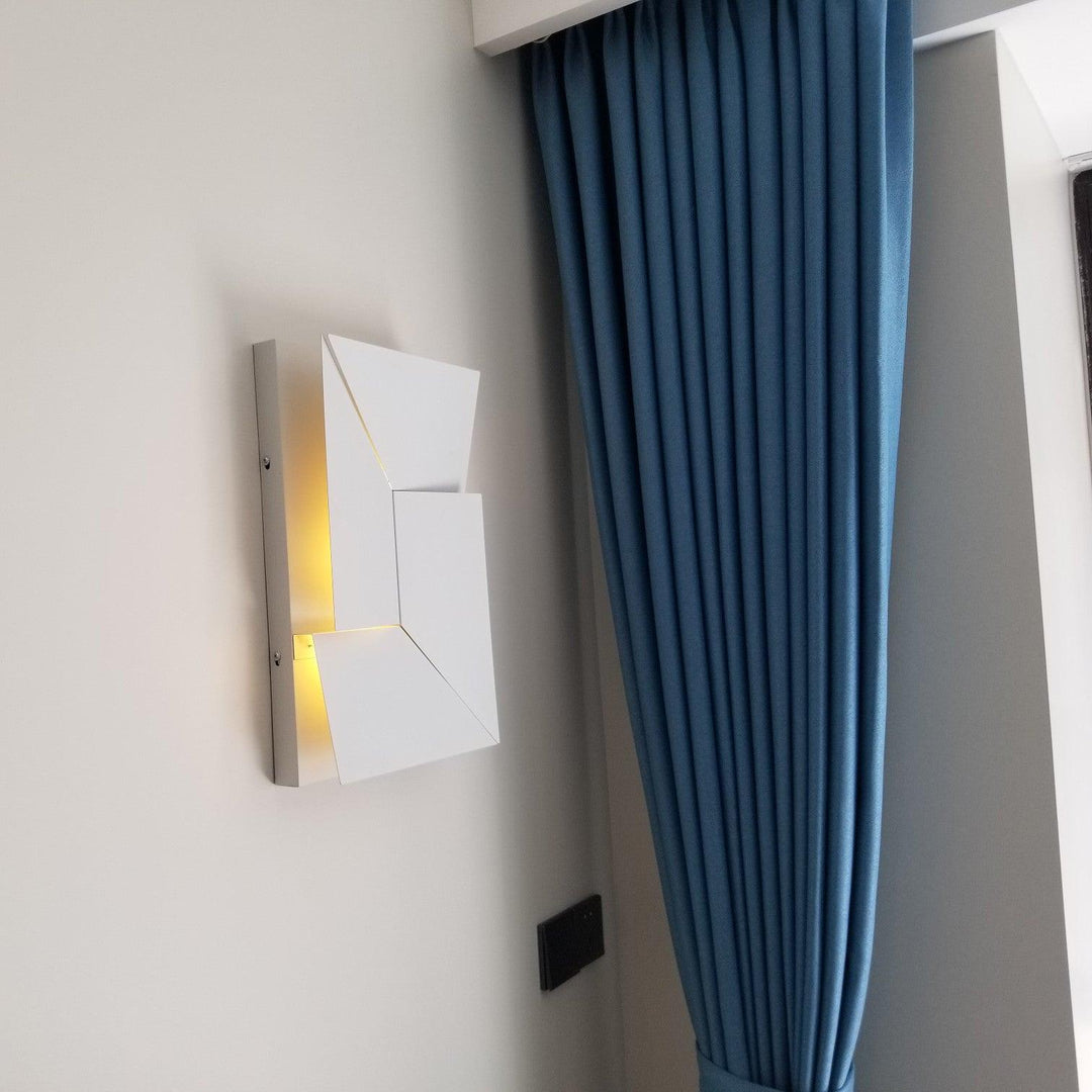 Arthaen Shadows Grand Sconce Wall lamp - Neutralighting