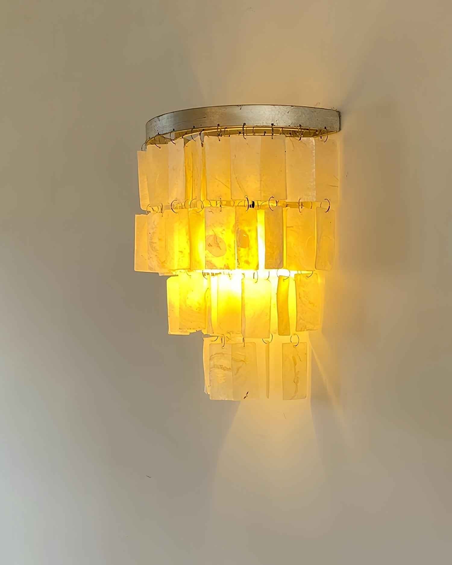 Lampe Shell en Métal – Élégance Moderne