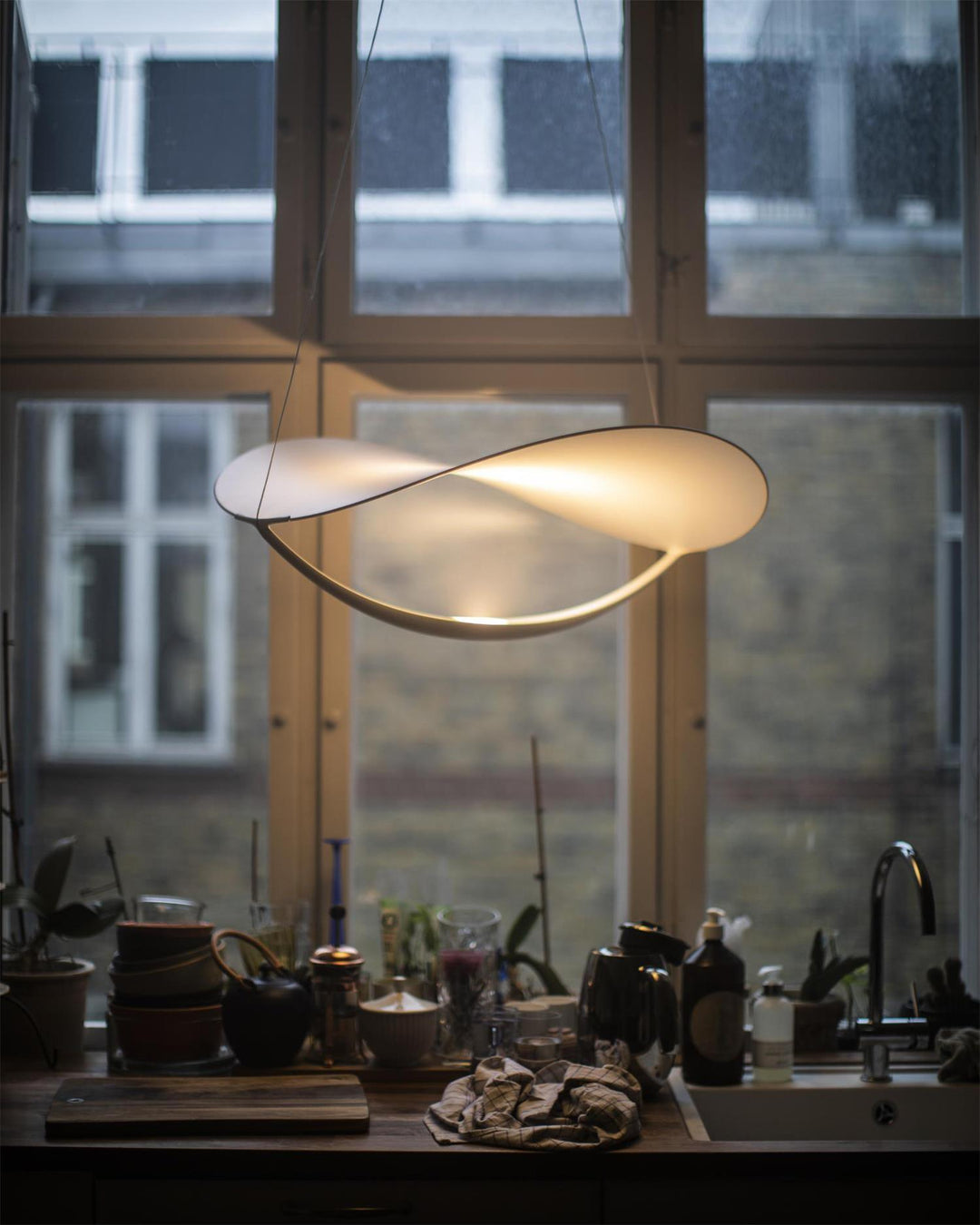 Shield Lampe Pendante Courbée Organique Minimaliste - Neutralighting