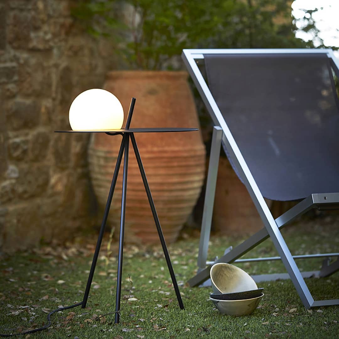 Ray Solar Tripod Outdoor Table Floor Lamp - Neutralighting
