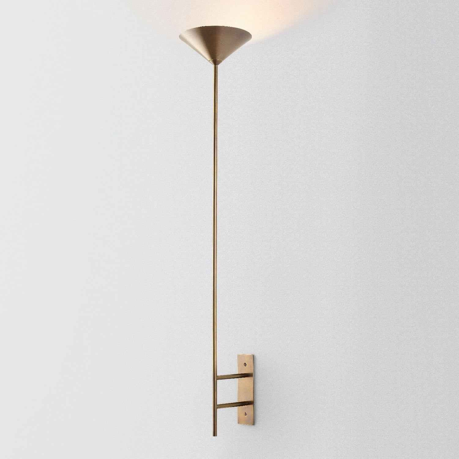 Lampe Ilthaion en Laiton – Design Contemporain
