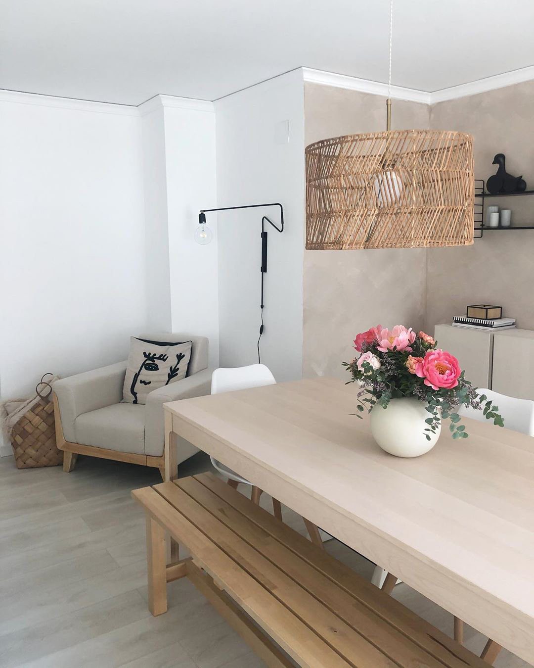 Ersora Moderne Minimaliste Balançoire Plug-in Métal Applique Murale - Neutralighting