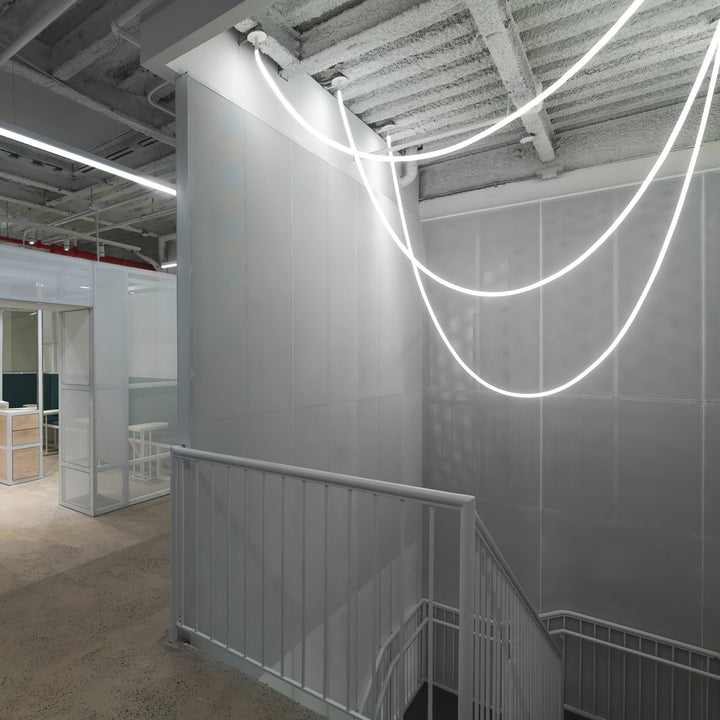 Solara Suspension Courbe Flexible Silicone Laiton - Neutralighting