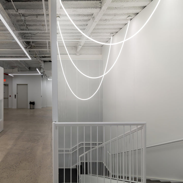 Solara Suspension Courbe Flexible Silicone Laiton - Neutralighting