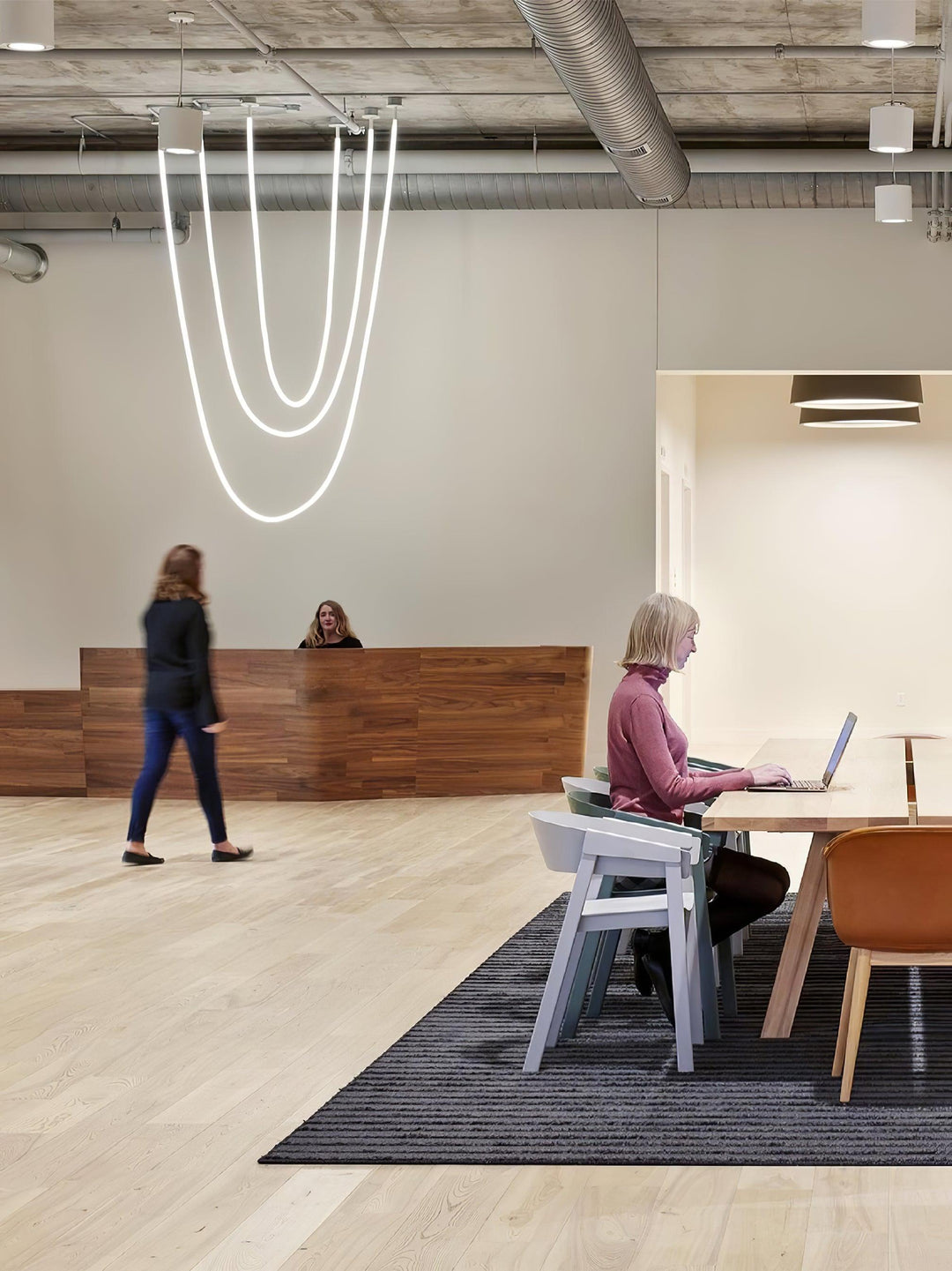 Solara Suspension Courbe Flexible Silicone Laiton - Neutralighting