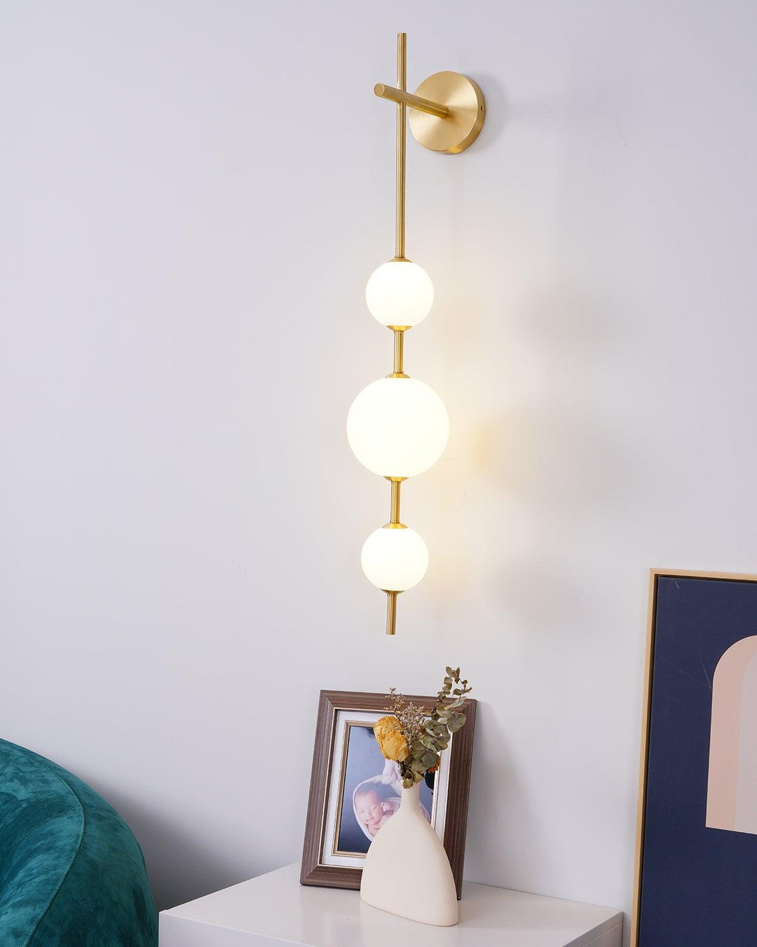 Ilraeia Vertical Globe Plug-in Wall Lamp - Neutralighting