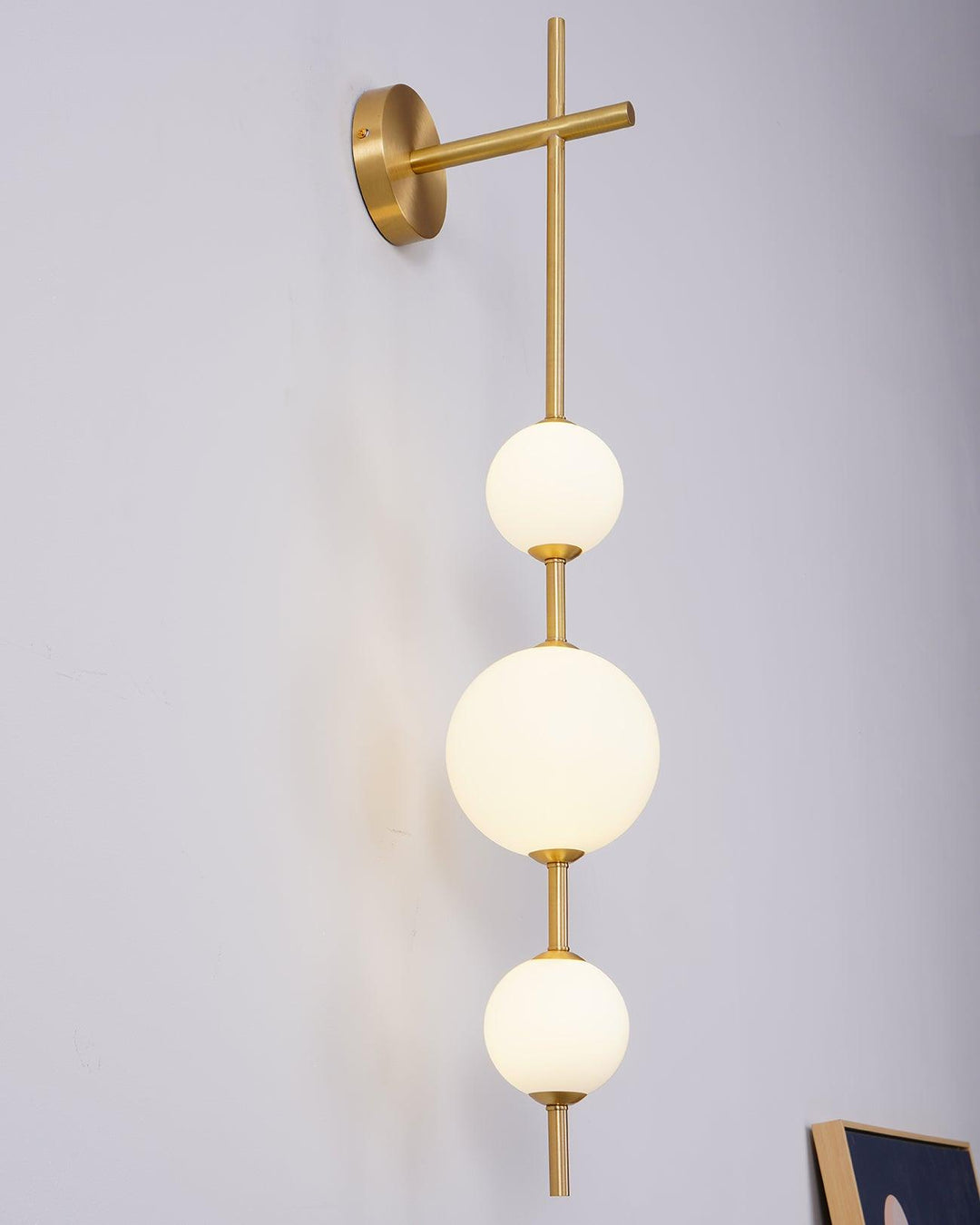 Ilraeia Vertical Globe Plug-in Wall Lamp - Neutralighting