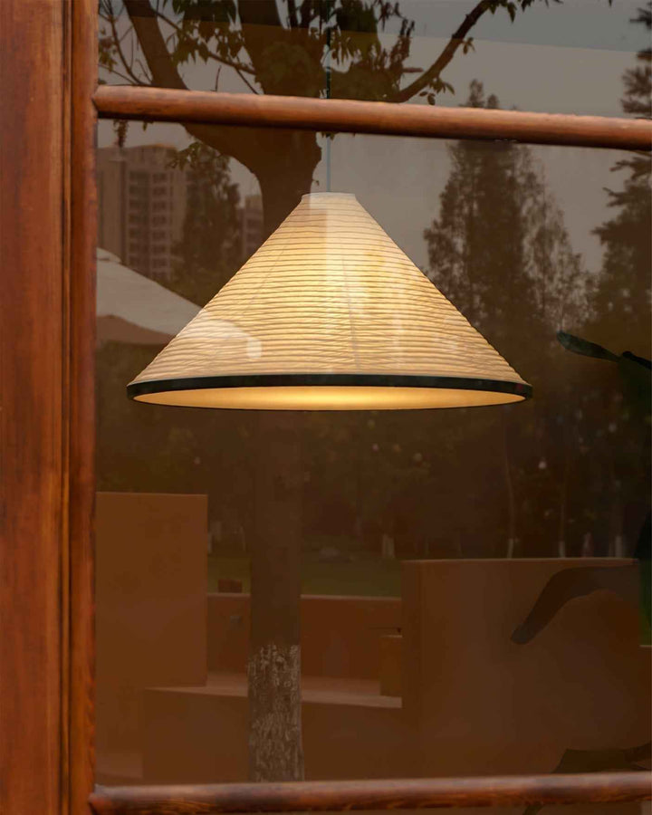 Lampe Conic en Métal – Design Contemporain