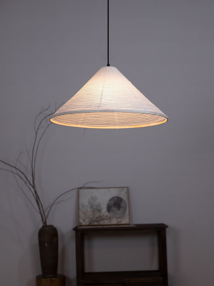 Conic Suspension Lampe Pyramidale en Papier - Neutralighting