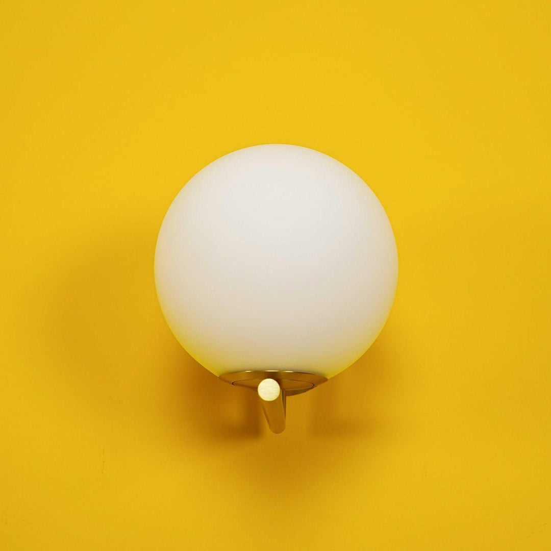 Joanna Applique Murale Moderne Minimaliste en Verre Soufflé Opale - Neutralighting