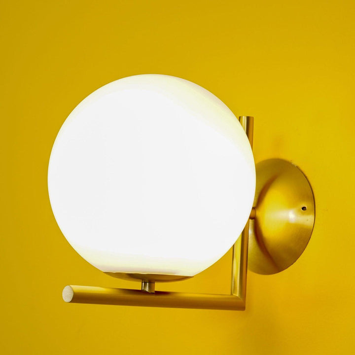 Joanna Applique Murale Moderne Minimaliste en Verre Soufflé Opale - Neutralighting