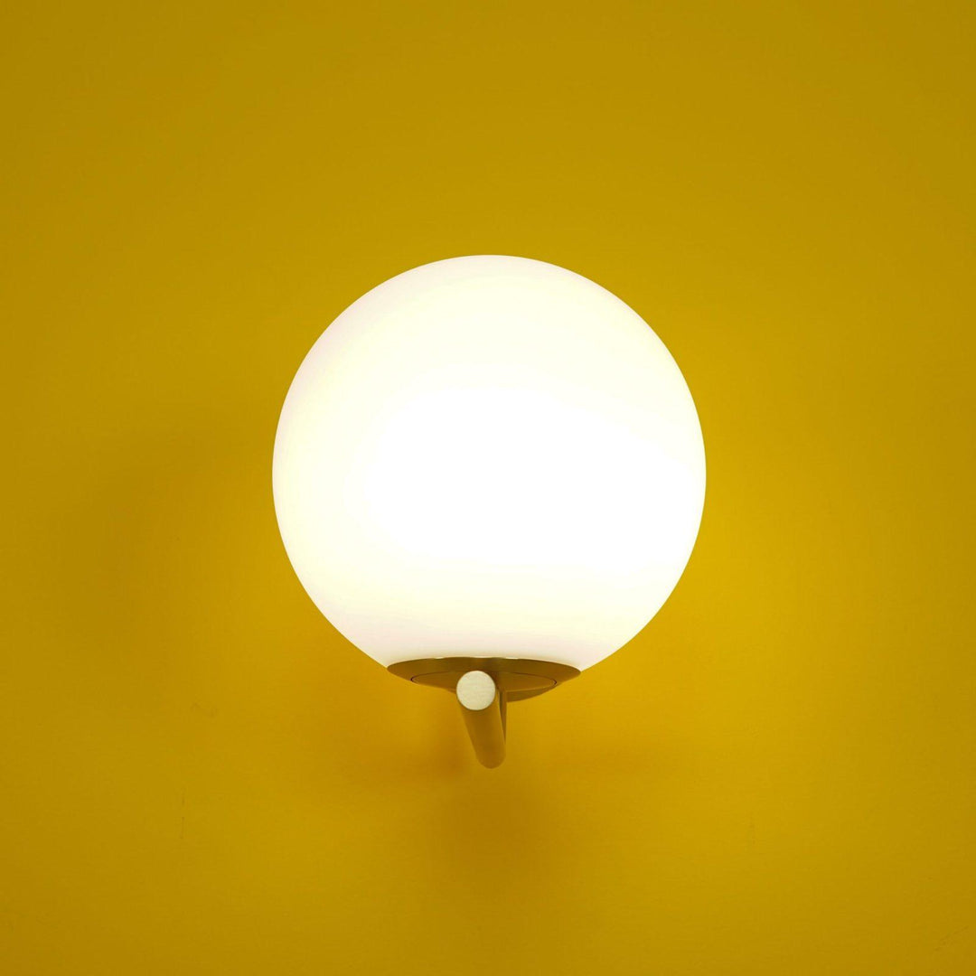 Joanna Applique Murale Moderne Minimaliste en Verre Soufflé Opale - Neutralighting