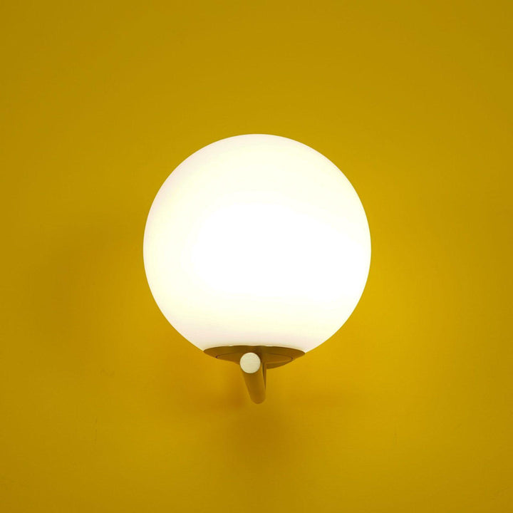 Joanna Applique Murale Moderne Minimaliste en Verre Soufflé Opale - Neutralighting